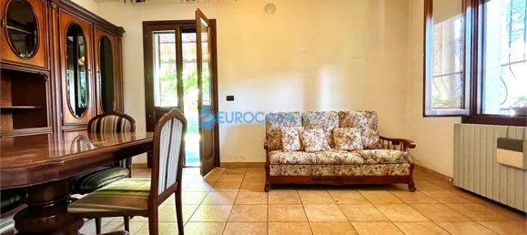 3 Schlafzimmer Haus in Novi di Modena, Italy, Nr. 59555 16