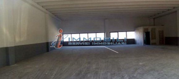 1025m² Warehouse in Settimo Milanese, Italy No. 179215 4