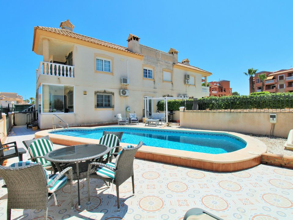 2 bedrooms Apartment in Alicante, Spain No. 220221