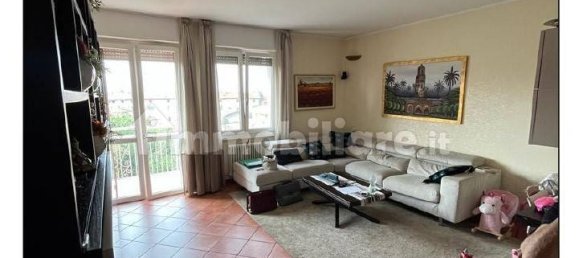 3 bedrooms Apartment in Lomagna, Italy No. 3889 3