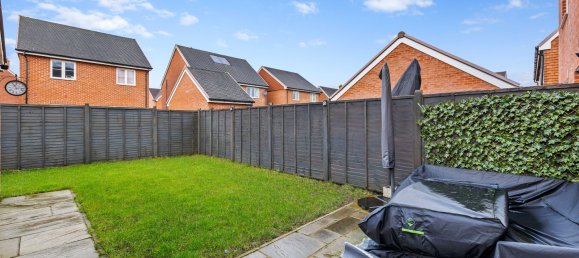 3 bedrooms House in Horley, United Kingdom No. 1037 44