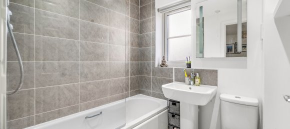 3 bedrooms House in Horley, United Kingdom No. 1037 41