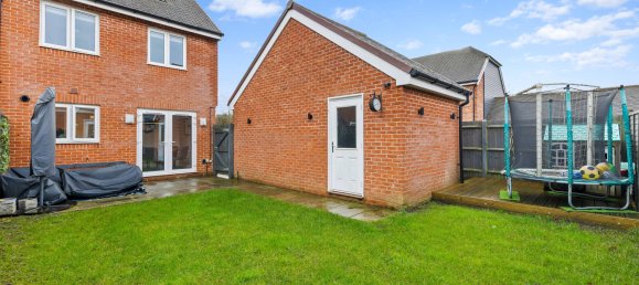 3 bedrooms House in Horley, United Kingdom No. 1037 30