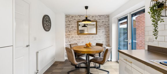 3 bedrooms House in Horley, United Kingdom No. 1037 32