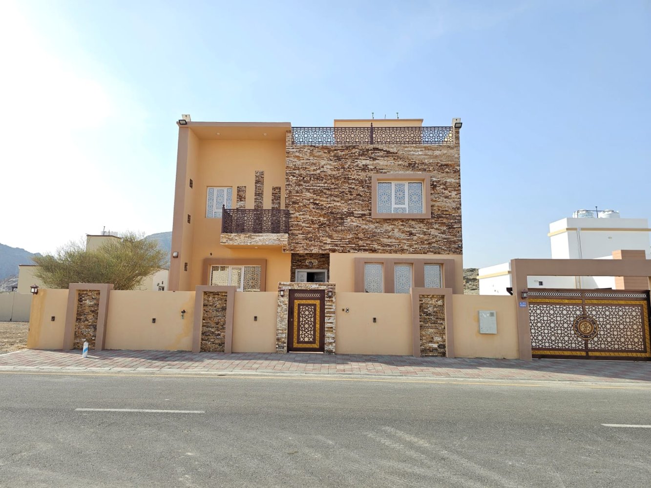 5 bedrooms Villa in Al Amarat, Oman No. 1253