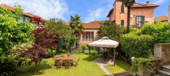 5 bedrooms Villa in Milan, Italy No. 364247 2