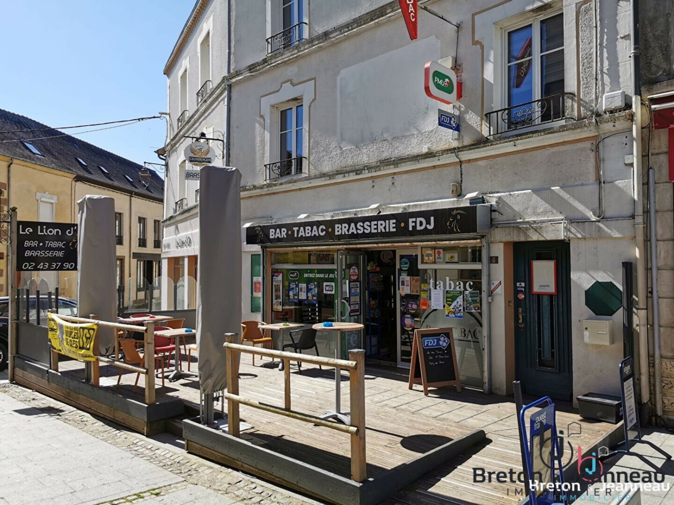 Edificio en Mayenne, France 211 m² No. 357634