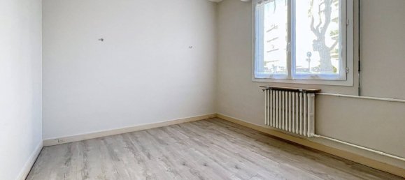 2 Schlafzimmer Wohnung in Garches, France, Nr. 145567 4