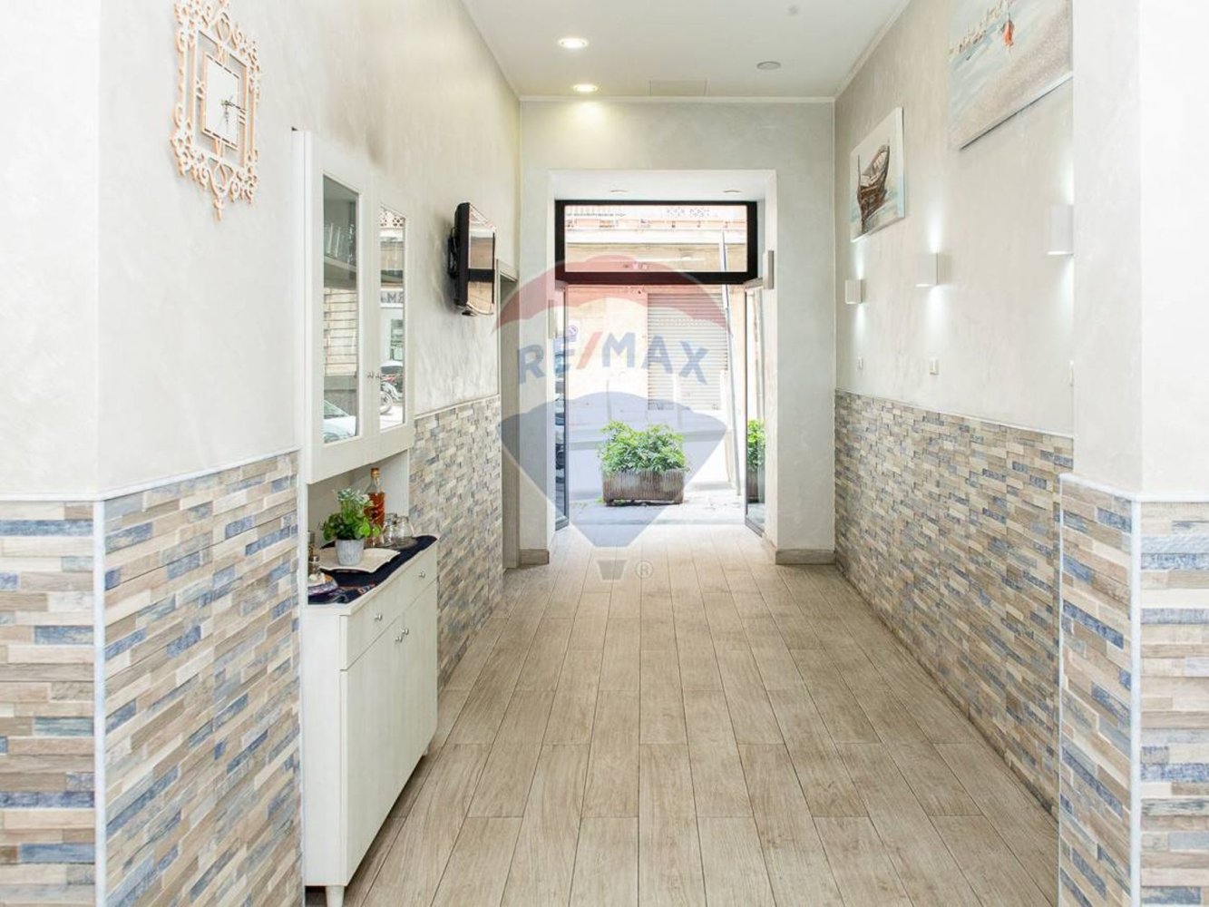 1 room Commercial property in Catania, Italy No. 83477