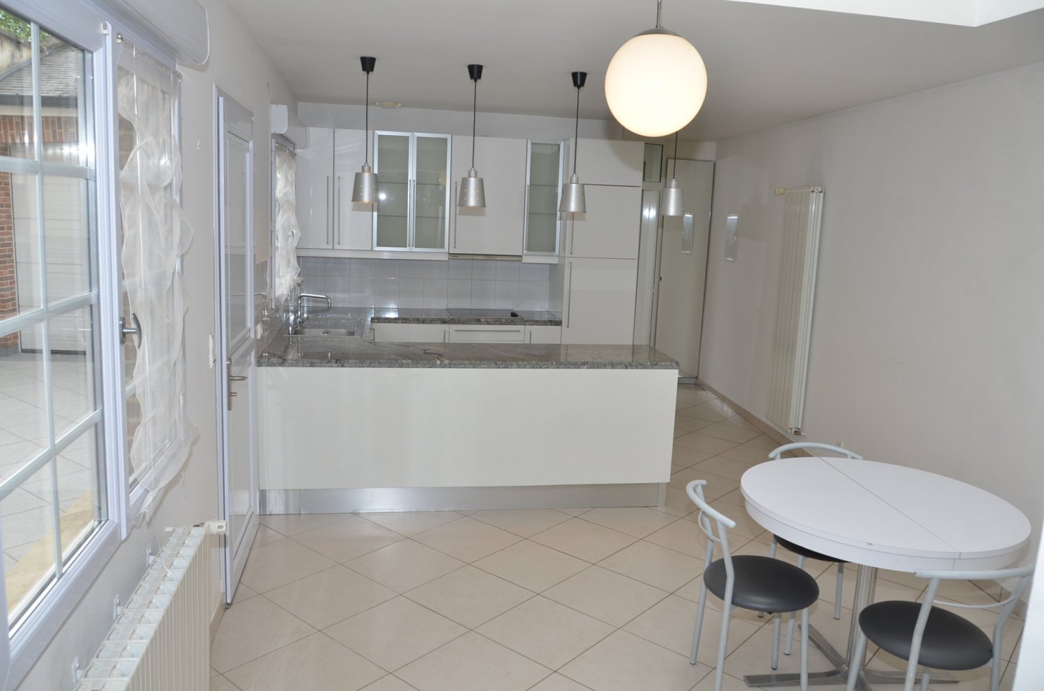 Edificio de 2 dormitorios en Amiens, France No. 253130