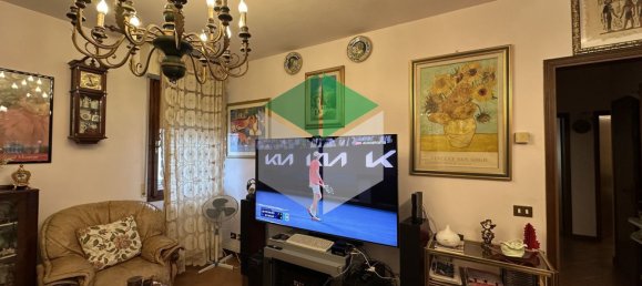 6 rooms Apartment in Viareggio, Italy No. 21758 4