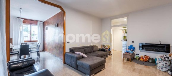 2 bedrooms Apartment in Modena, Italy No. 292081 3