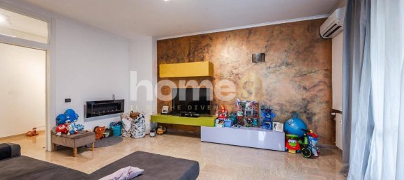 2 bedrooms Apartment in Modena, Italy No. 292081 4