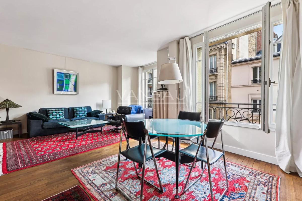 2 bedrooms Apartment in Paris, France No. 171732