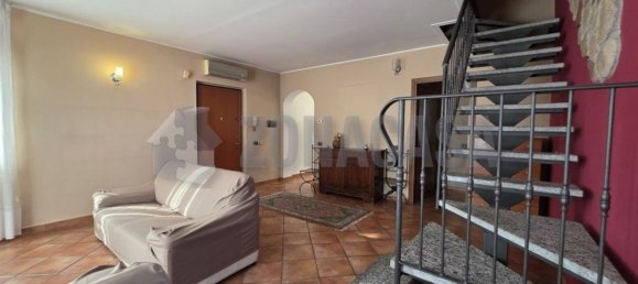 4 Schlafzimmer Doppelhaus in Angera, Italy, Nr. 361312 16