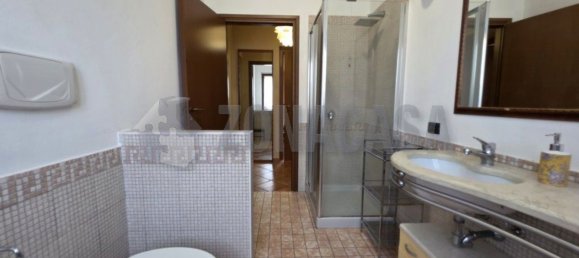 4 Schlafzimmer Doppelhaus in Angera, Italy, Nr. 361312 36