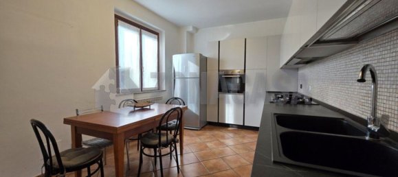 4 Schlafzimmer Doppelhaus in Angera, Italy, Nr. 361312 21