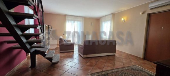 4 Schlafzimmer Doppelhaus in Angera, Italy, Nr. 361312 11