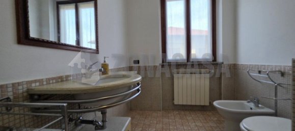 4 Schlafzimmer Doppelhaus in Angera, Italy, Nr. 361312 32