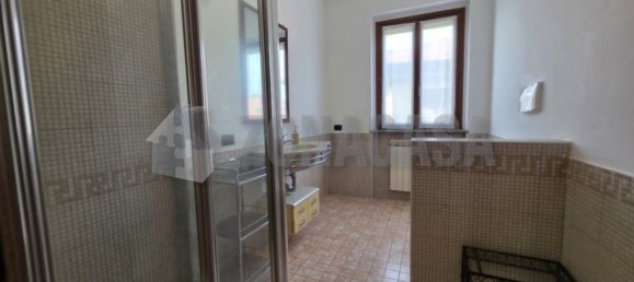 4 Schlafzimmer Doppelhaus in Angera, Italy, Nr. 361312 29
