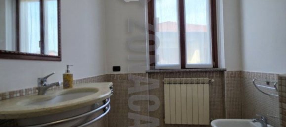4 Schlafzimmer Doppelhaus in Angera, Italy, Nr. 361312 31