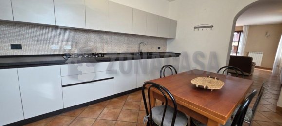 4 Schlafzimmer Doppelhaus in Angera, Italy, Nr. 361312 24