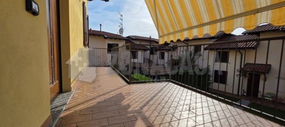 4 Schlafzimmer Doppelhaus in Angera, Italy, Nr. 361312 6