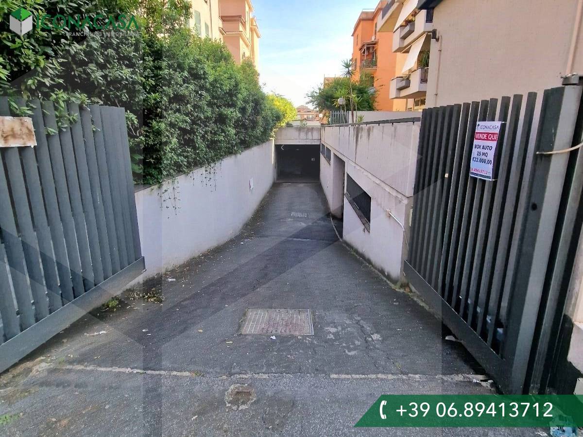 1-salle Garage à Rome, Italy No. 28386