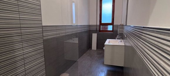 4 bedrooms Apartment in Florence, Italy No. 322921 6