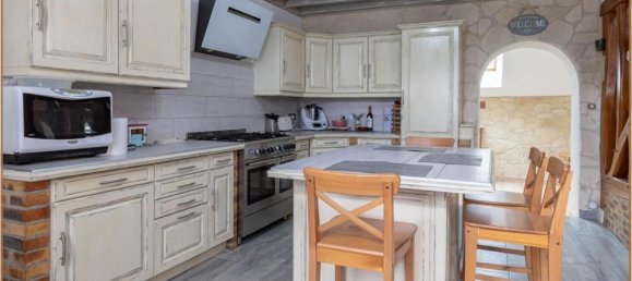 Дом с 8 спальнями в Мюр-де-Солонь, Франция № 249219 3