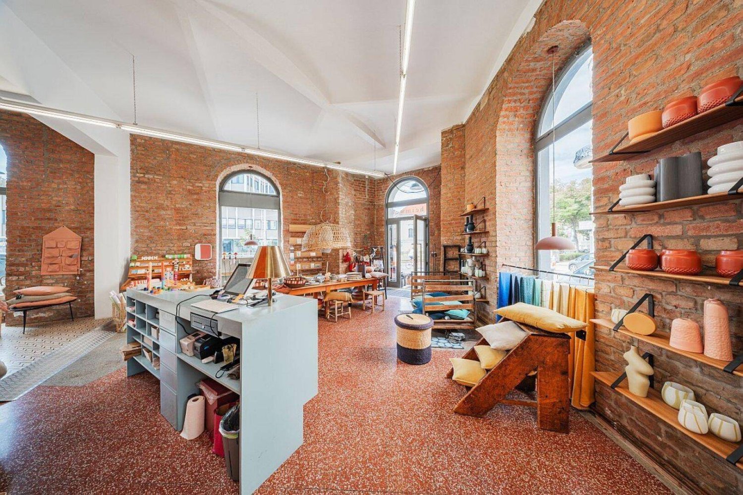 241m² Commercial property in Margareten, Austria No. 145082