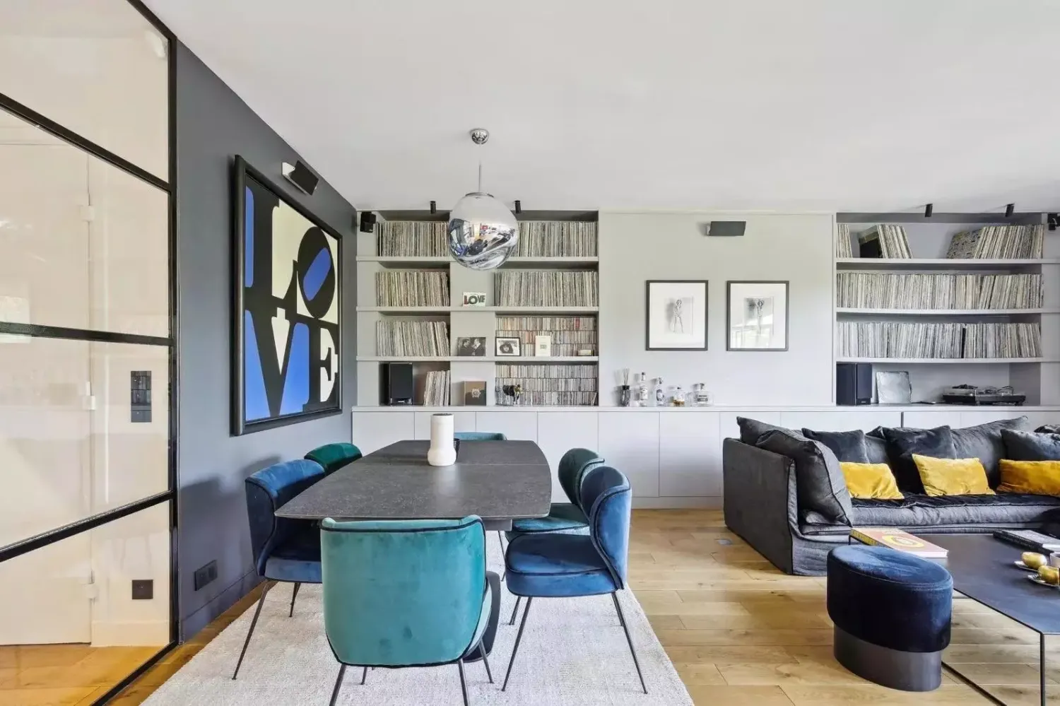 3 rooms Apartment in Paris, France No. 137362