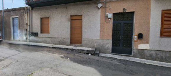 4 bedrooms Apartment in Belpasso, Italy No. 327384 2