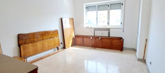 4-Zimmer Wohnung in Bari, Italy, Nr. 235205 2