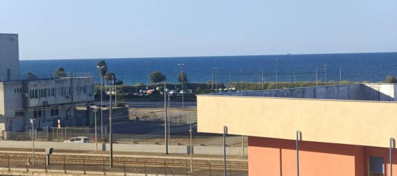 Apartamento de 2 dormitorios en Bari, Italy No. 353240 20