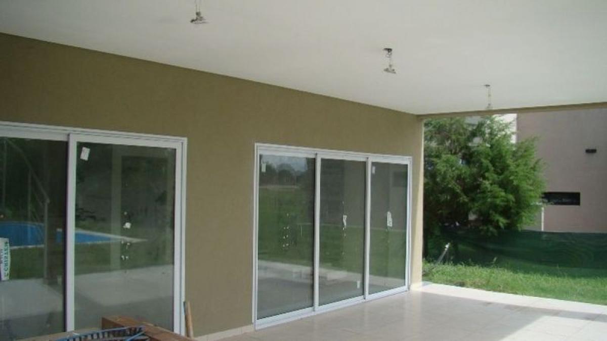 3 bedrooms Farm in Ezeiza, Argentina No. 33843