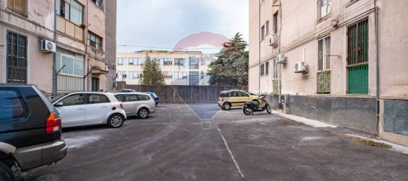 2 bedrooms Apartment in Catania, Italy No. 137185 2