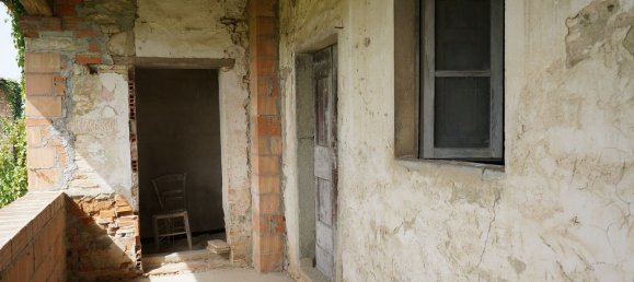 15 rooms House in Terranuova Bracciolini, Italy No. 90224 11