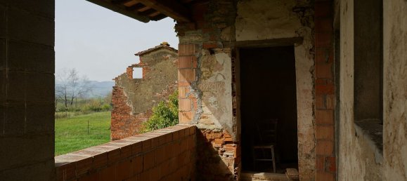 15 rooms House in Terranuova Bracciolini, Italy No. 90224 8