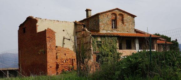 15 rooms House in Terranuova Bracciolini, Italy No. 90224 2