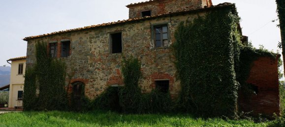 15 rooms House in Terranuova Bracciolini, Italy No. 90224 4