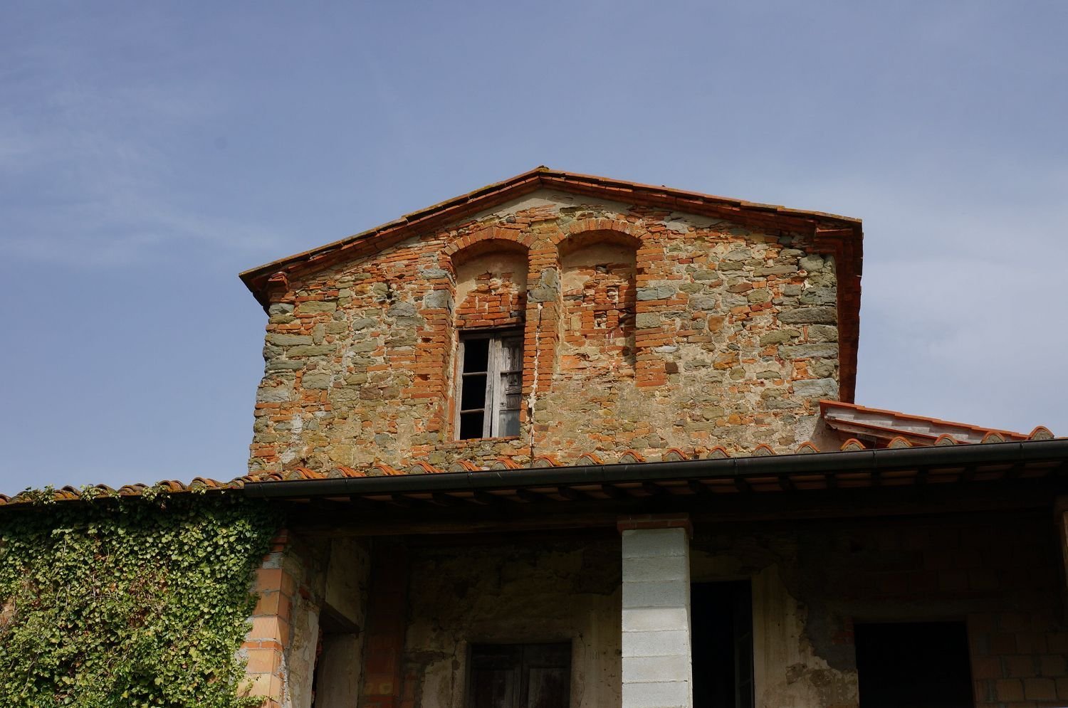 15 rooms House in Terranuova Bracciolini, Italy No. 90224