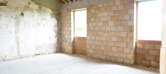 15 rooms House in Terranuova Bracciolini, Italy No. 90224 10