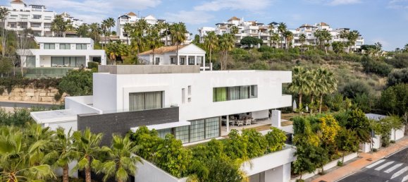 4 bedrooms Villa in Malaga, Spain No. 20792 10