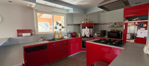 Casa de 4 dormitorios en Fougerolles-du-Plessis, France No. 357790 2