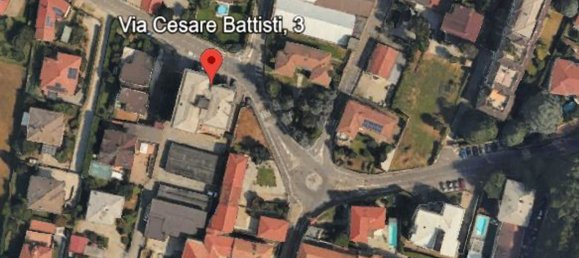 6 rooms Apartment in Cardano al Campo, Italy No. 5371 3