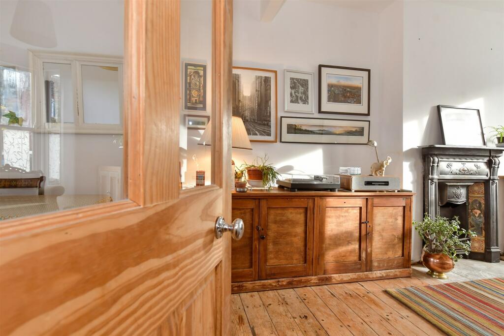 2 bedrooms House in Walthamstow, United Kingdom No. 4009