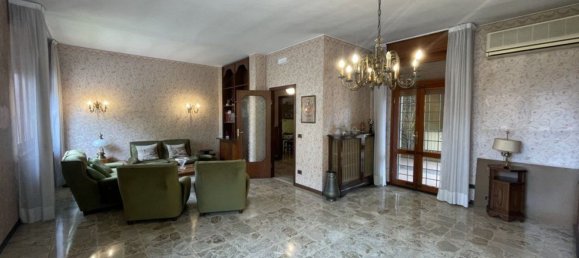 4 bedrooms Villa in Chiari, Italy No. 329048 10