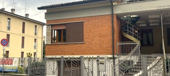 4 bedrooms Villa in Chiari, Italy No. 329048 2