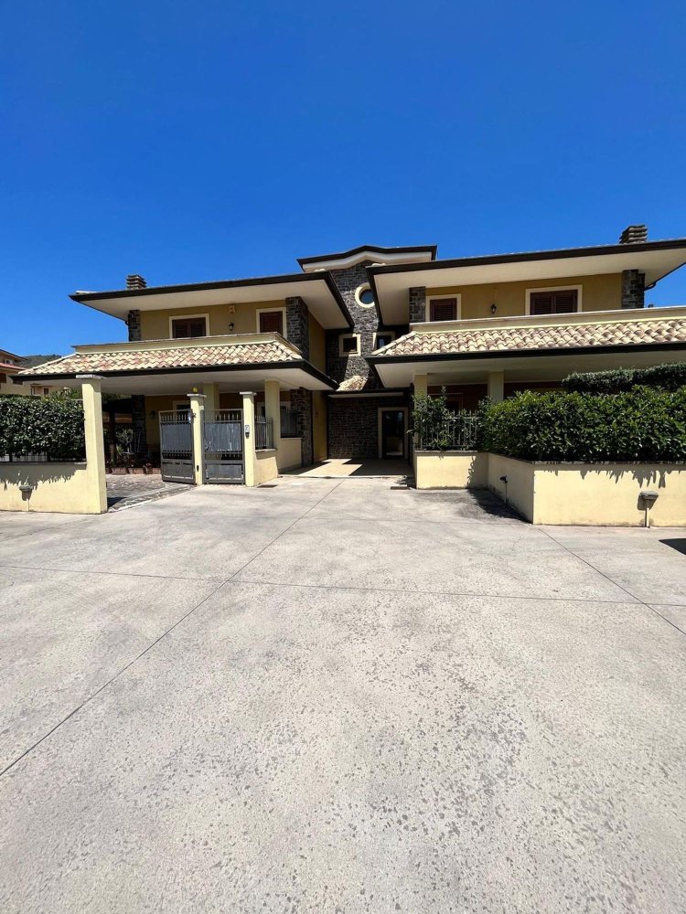 3 bedrooms Apartment in Piedimonte San Germano, Italy No. 394710